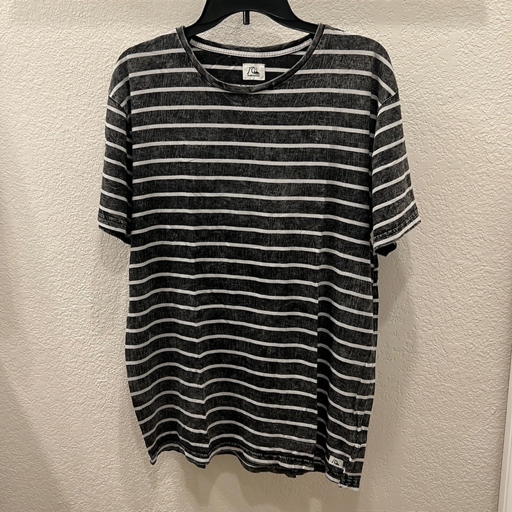 Quicksilver - black and white stripe t shirt - size Large